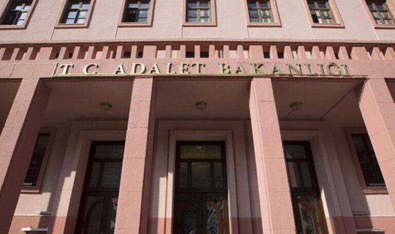 son-dakika-dem-parti-heyeti-ile-adalet-bakani-yilmaz-tuncun-gorusmesi-basladi-lwfp87DW.jpg